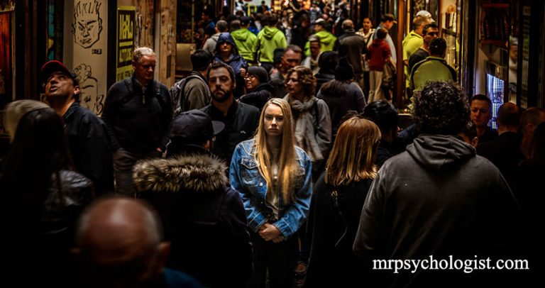 آگورافوبیا (Agoraphobia) یا ترس از مکان‌های باز