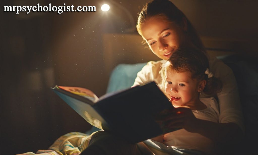 چرا باید هر شب برای کودک داستان گفت و کتاب خواند؟ قصه گفتن برای کودک